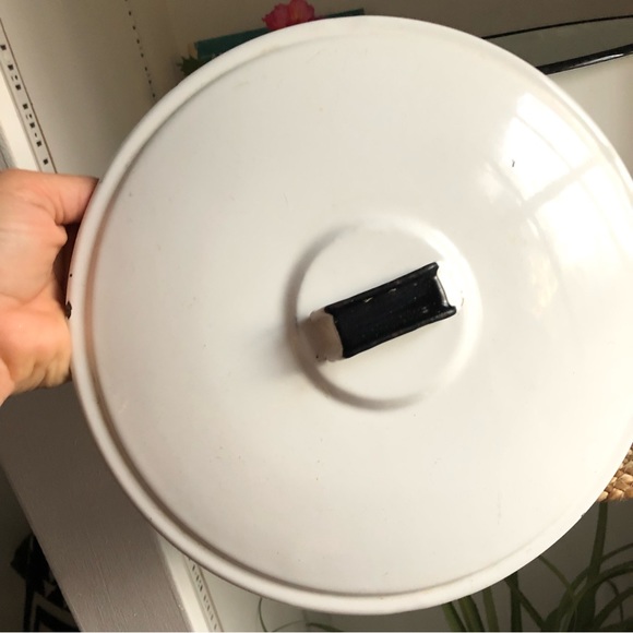 Vintage > Farmhouse White Enamel Stock Pot 8 qt - Picture 3 of 11